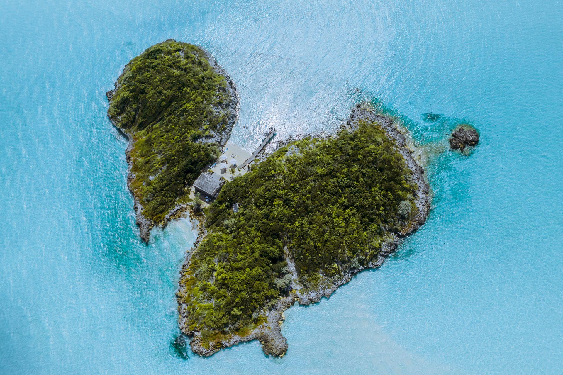 Aerial view of small green islands in turquoise Bahamian water